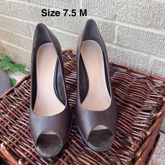 Worthington Brown size 7.5 
3 1/2" Heel open Toe Leather Sandal! - Picture 2 of 5